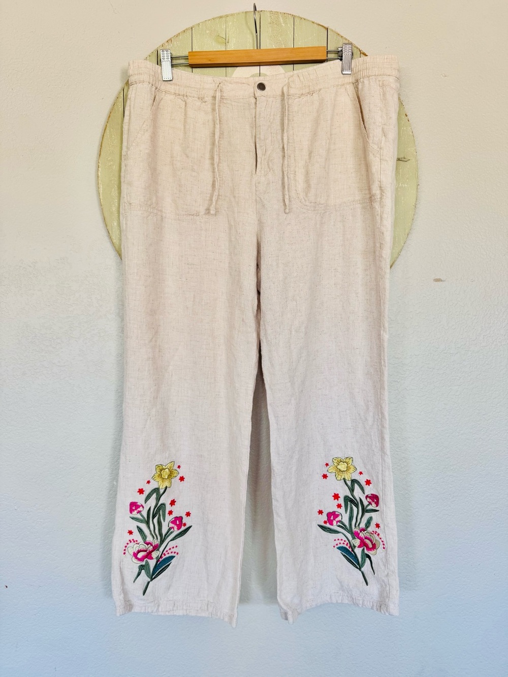 Style me relaxed leg embroidered tie waist pants